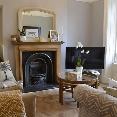 덤프리스 Stunning Period Townhouse With Garden, Walking Distance To Town 빌라 외부 사진