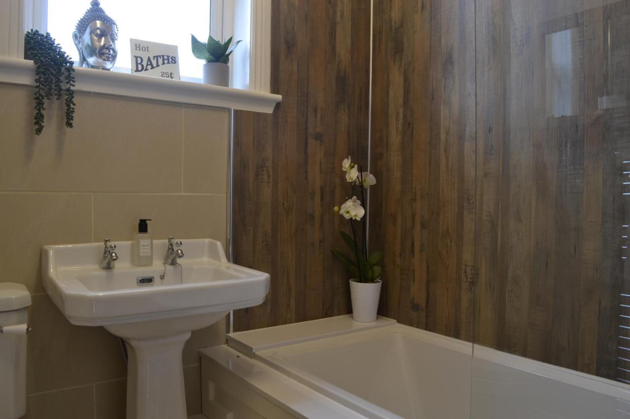 덤프리스 Stunning Period Townhouse With Garden, Walking Distance To Town 빌라 외부 사진